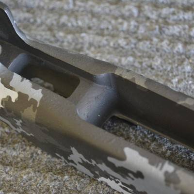 Surface inlet for bottom metal